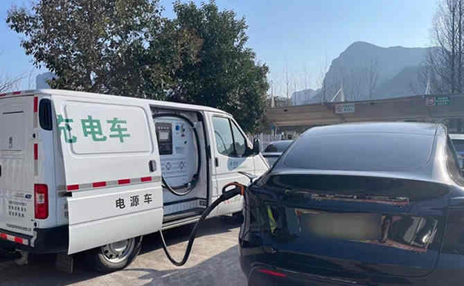 贞丰汽车搭电